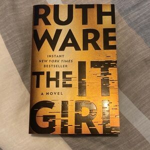 Ruth Ware 'The It Girl' Paperback Book - NEW